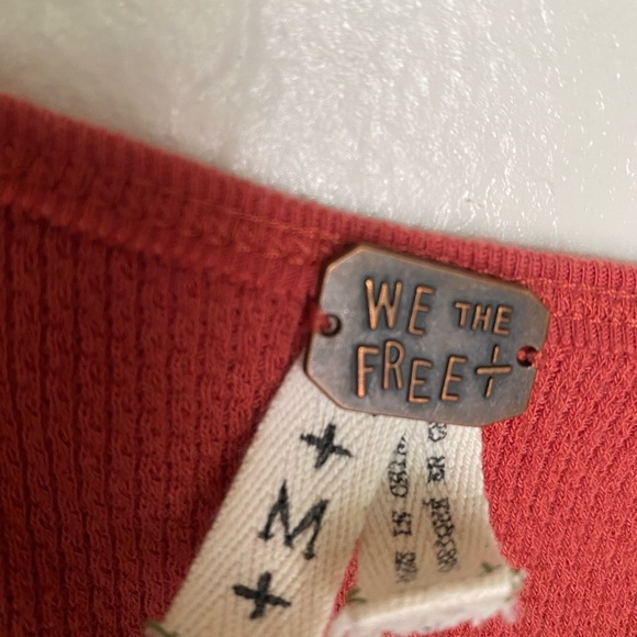 We are free brand long sleeve, crochet sleeve details - Picture 4 of 5